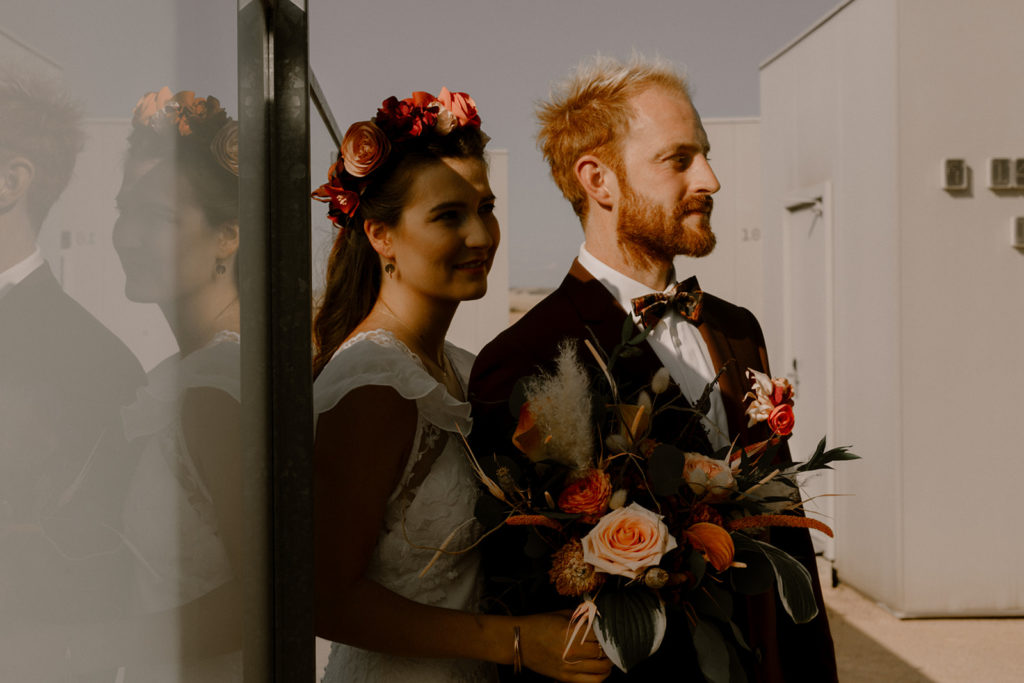 Couronne florale mariée et boutonnière marié fleurs en tissu / Alice Marty - Couture florale mariage Artisan d'art Albi Toulouse