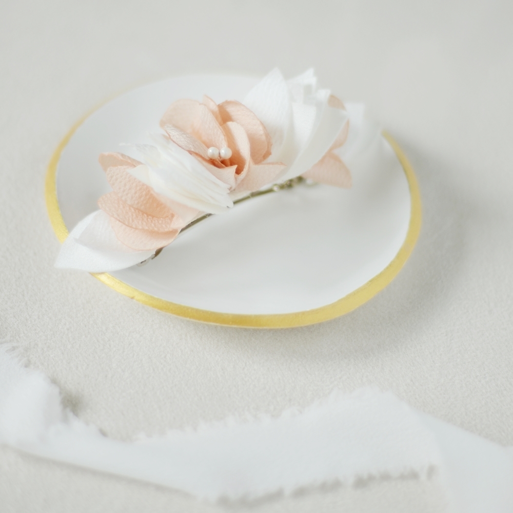 Barrette fleurie mariée ou civil Solène - Alice MARTY Couture florale